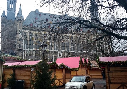<a title="my caption" href="images/2015dez-04.jpg" rel="lightbox">Mini vor Rathaus</a>