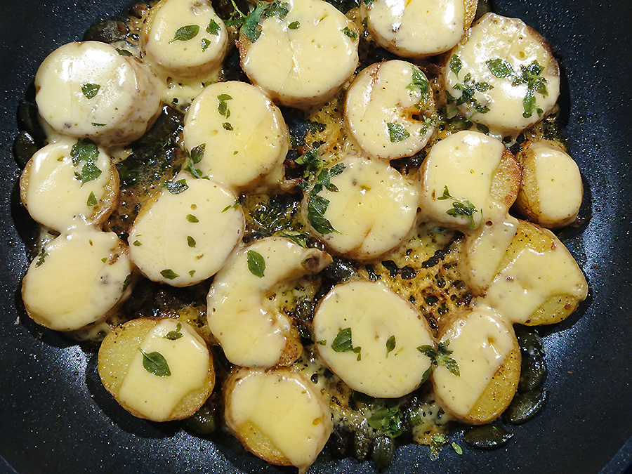 Bratkartoffeln Käse Salat