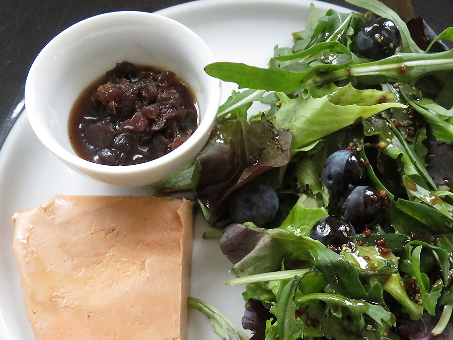 Foie gras Salat Blaubeeren Zwiebelchutney