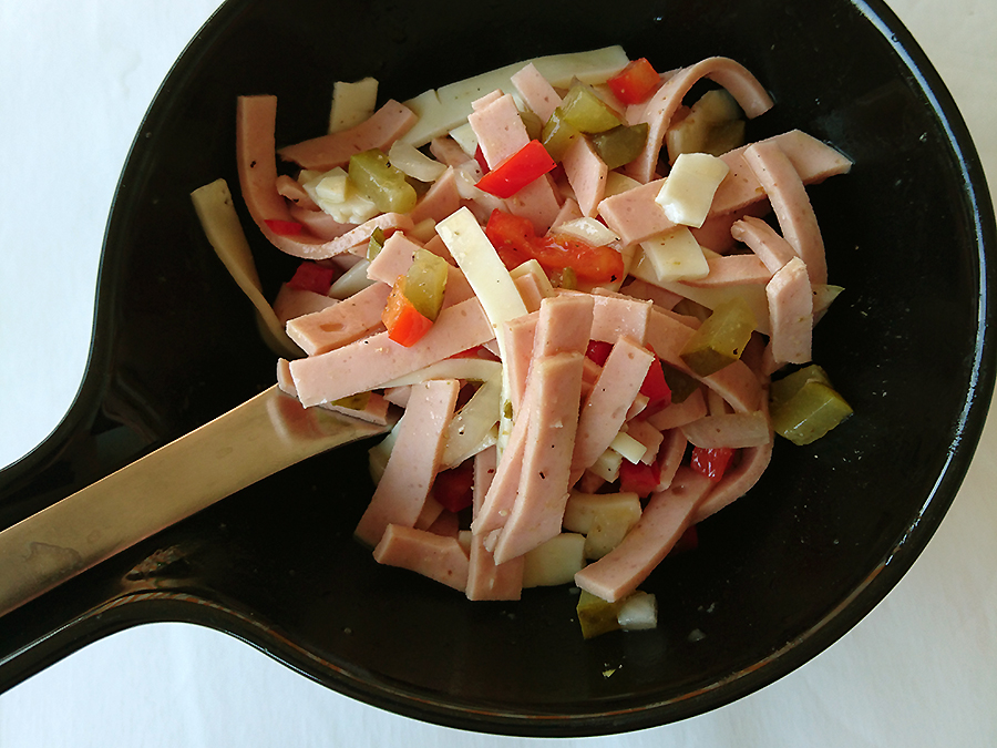 Fleischwurst Emmentaler Zwiebeln Paprika Gurken